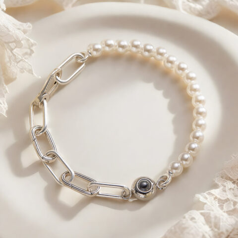 She Will Not Put It Down: Personalized Projection Bracelet Pearl Splicing Chain Girl