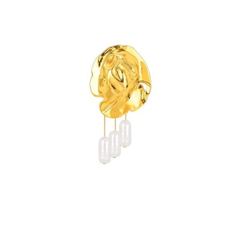 The Small Box With the Big Reaction: Shells Collection WithThree Pearls Brooch